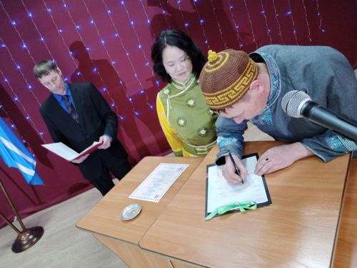 В Каа-Хемском районе состоялось первое бракосочетание 2024 года