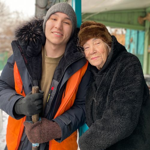 Активисты «Добрые Сердца Тувы» оказали помощь ветерану культуры