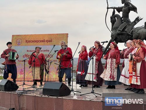 В амфитеатре скульптурного комплекса «Центр Азии» проходит концерт «Народов дружная семья»