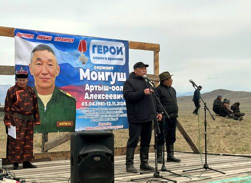 Сержант Артыш-оол Монгуштуң чырык адынга тураскааткан аът чарыжы