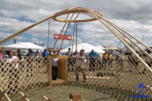 В Туве идет конкурс по скоростному сбору и разбору юрты