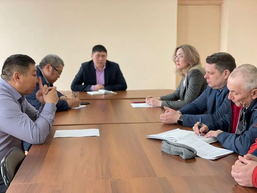 Энергетики Тувы встретились с должниками Улуг-Хемского района