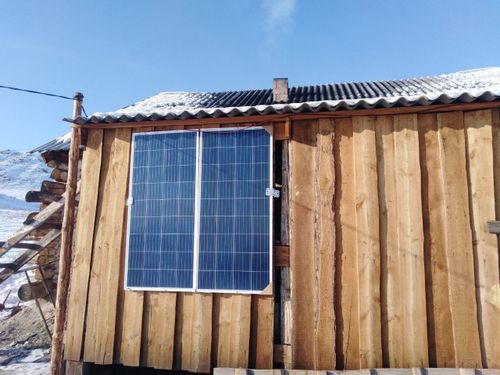 Молодым животноводам Тувы вручили солнечные электростанции