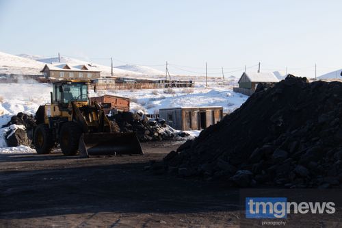 Помощь семьям погибших бойцов в СВО: более 30 семей в Дзун-Хемчикском районе получили по три тонны угля