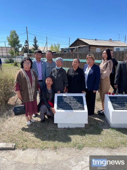Матерям героев из Эрзинского района вручили Ордена мужества