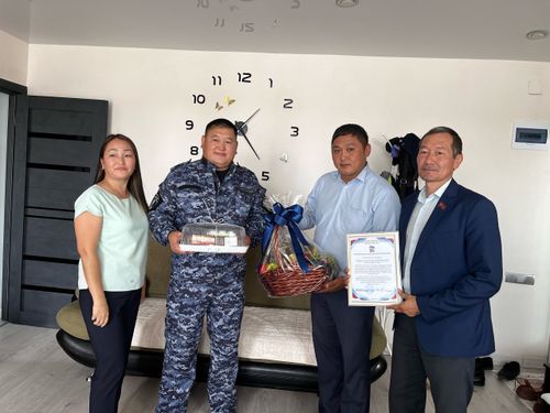 Депутаты «Единой России» поздравили моряков Тувы с Днём военно-морского флота