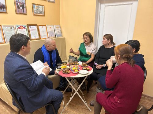 Депутаты Хурала представителей города Кызыла встретили с жителями многоквартирных домов Кызыла