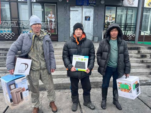 Родные братья из села Найырал покорили масленичный столб на праздновании Масленицы в Пий-Хемском районе