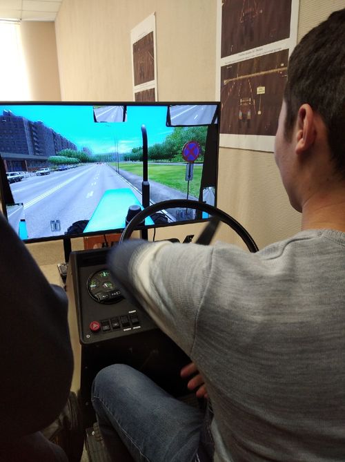 «В трактористы я пойду - пусть меня научат»: безработным жителям Тувы помогают освоить курсы вождения тракторов