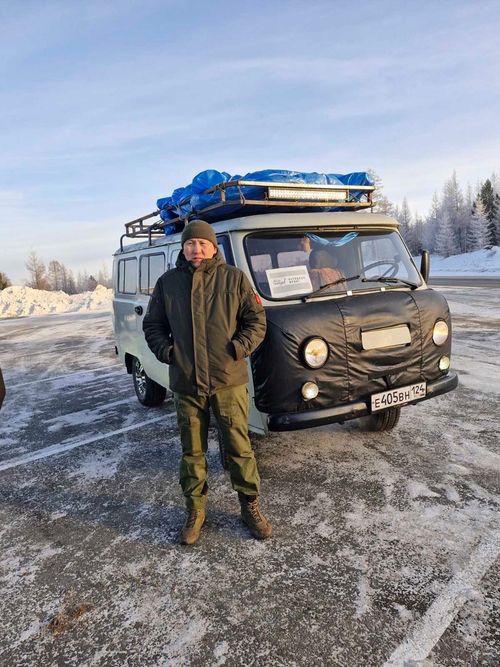 Жители Пий-Хема передали бойцам на СВО автомашину