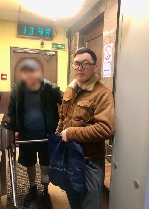 Бойцам из Тувы, проходящим лечение в Москве, продолжают оказывать помощь