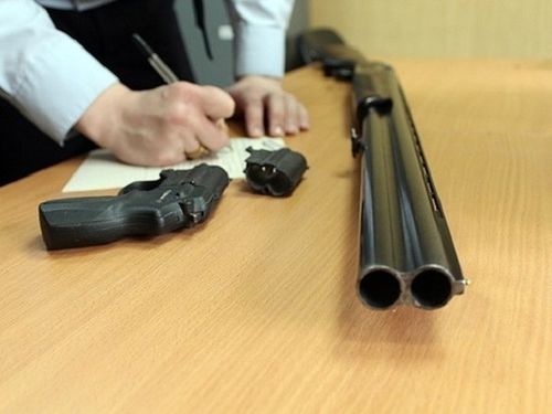 Сотрудники Росгвардии Тувы проверяют владельцев оружия