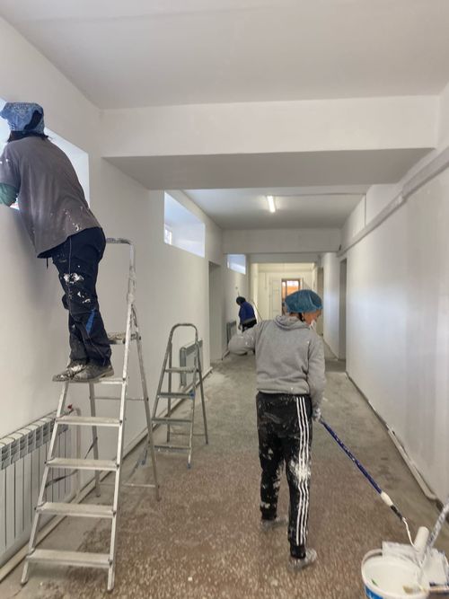 Школу г. Шагонара вычищают от строительного мусора