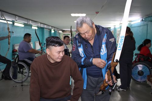 Ветераны СВО в Туве осваивают стрельбу из лука