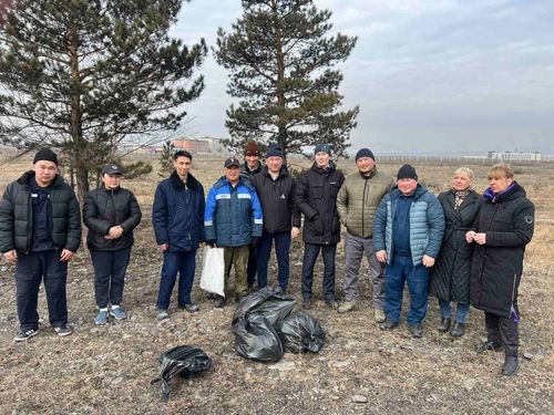 Сотрудники дорожно-транспортного комплекса Тувы вышли на первый весенний субботник