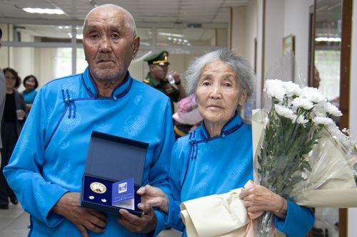 В Кызыле чествовали семейные пары, которые прожили вместе более 25 лет