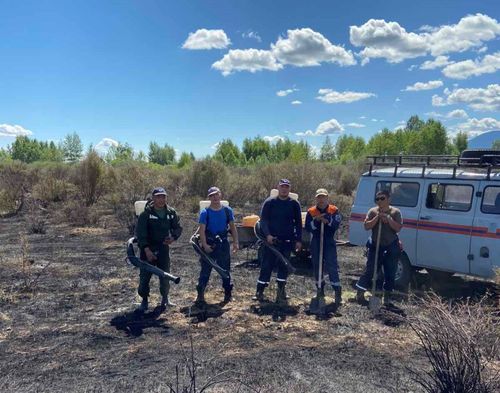 В Туве ликвидировали степной пожар вблизи населенного пункта