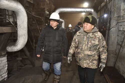 Глава Тувы Владислав Ховалыг посетил котельную в Шагонаре для проверки отопительных работ