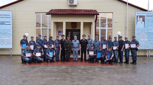 Глава Тувы вручил трем отличившимся сотрудникам полиции благодарности