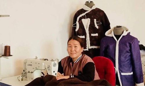 Жительница села Чааты открыла ателье благодаря социальному контракту