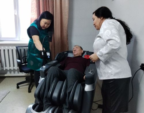 Алимаа Ооржактың нугуушкун салонунда