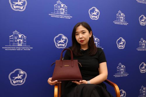 Полномочное представительство Тувы в Москве продолжает поддерживать талантливую молодежь