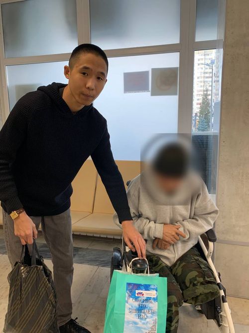 Активисты молодежного московского тувинского землячества поздравляют военнослужащих с наступающим Новым годом