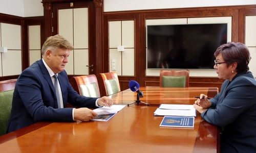 Полномочный представитель провёл рабочую встречу с руководителем Межрегионального управления по контролю за алкогольным и табачным рынками