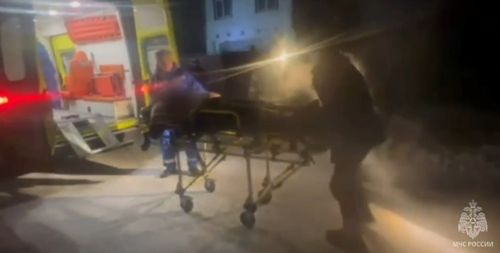 В Туве пожарные спасли из горящего дома молодую женщину