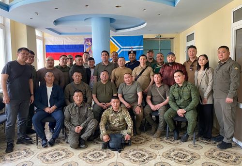 Хөөмей-сыгыды-биле дайынчыларның хей-аъдын көдүрүп, сүлдезин бедиткен