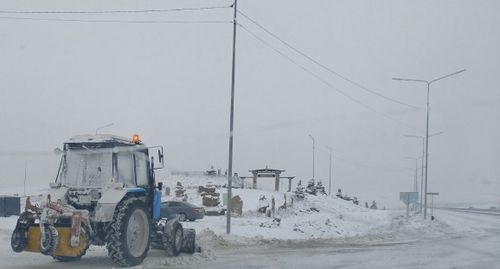 Активная очистка дорог в выходные дни в Туве