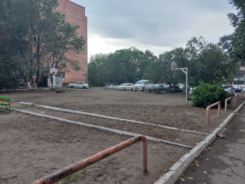 Активисты ЛДПР из Тувы провели рейд по детским площадкам Кызыла