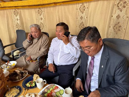 Глава Тувы Владислав Ховалыг обсудил с монгольскими коллегами совместные действия против лесных пожаров