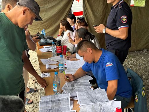 Поиски не прекращаются: к операции привлечены десятки волонтёров и спецслужб