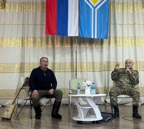 Ада-чуртчу ай: Аныяк оолдарның эр мөзү-бүдүжүн хевирлээр