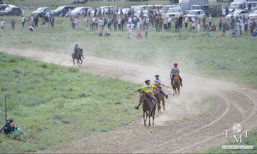 Победителей чемпионата по конным скачкам будут награждать на стадионе «Хуреш»