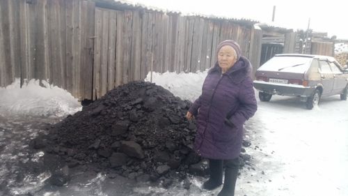 Пожилые жители Каа-Хемского района получили помощь в виде угля