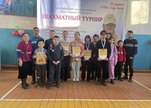 Пятикратная чемпионка Тувы организовала шахматный турнир среди ровесников
