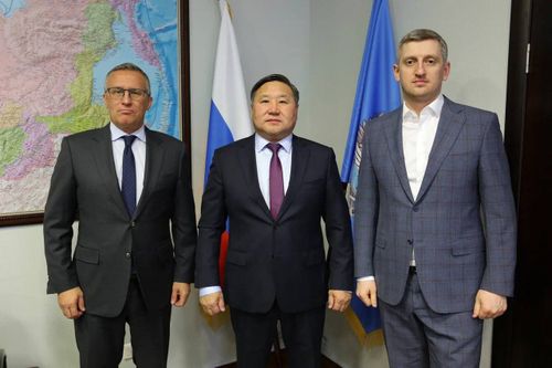 Глава Тувы Владислав Ховалыг провел рабочую встречу с руководителем ФГКУ «Росгранстрой» Геннадием Безлобенко