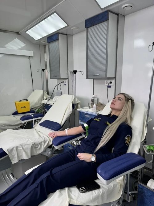 Сотрудники медучреждений Тувы сдали кровь в честь Национального дня донора