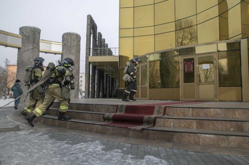 Огнеборцы Тувы провели учения во Дворце молодежи