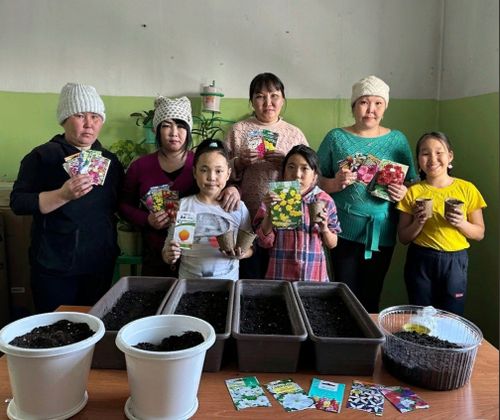 Ногаа болгаш чечектер үрезиннерни олурткан