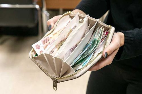 Как предстоящие длинные выходные скажутся на размере заработной платы?