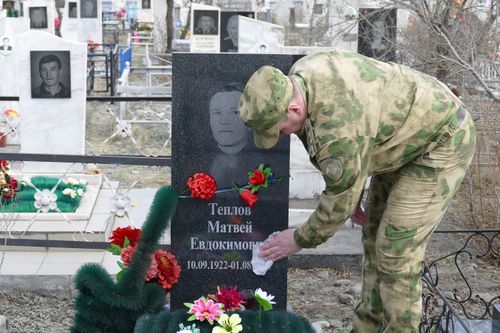 Росгвардейцы Тувы облагородили место захоронения ветерана Великой Отечественной войны