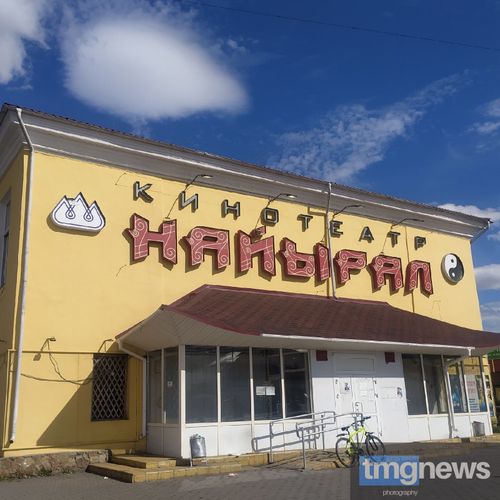 На фасад «Найырала» вернется портрет Максима Мунзука