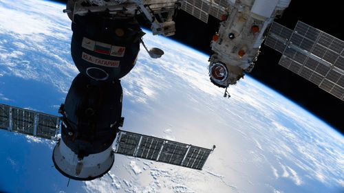 Российские космонавты вышли в открытый космос