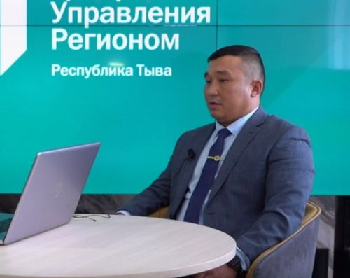 Шораан Шомбун: «В этом году мы установили 13 детских площадок на территории Эрзинского района»