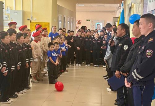 В школе села Чааты пятиклассников приняли в отряд юных инспекторов движения