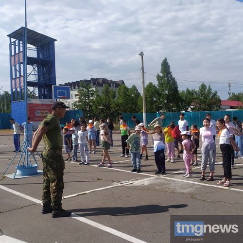 В Кызыле прошла акция «Зарядка со стражем порядка»