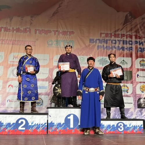 Тываның төлээлери Алтан Мундаргада: Отчугаш Хомушку тевекти 5555 чедир тепкен